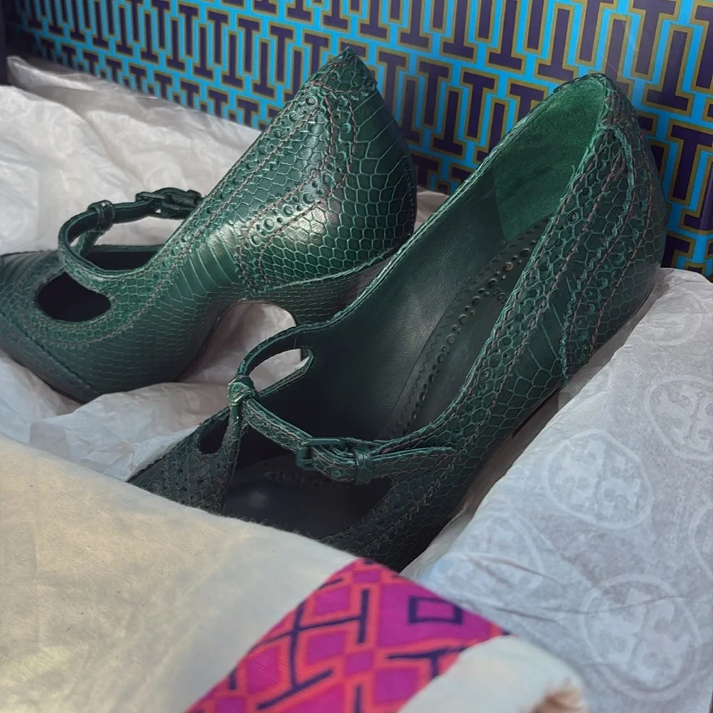 😍Authentic Tory Burch Green Brogue Python Embossed Leather Everly Pumps 😍
